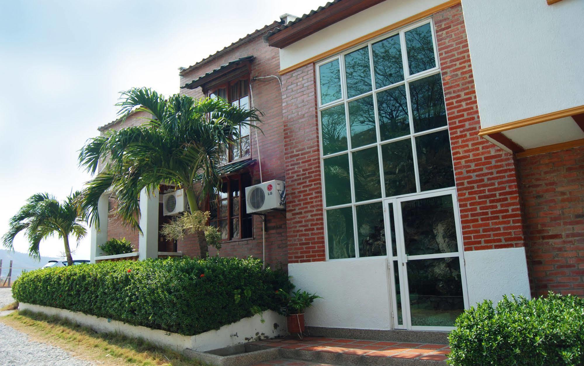 Brisas Marinas Hotel
